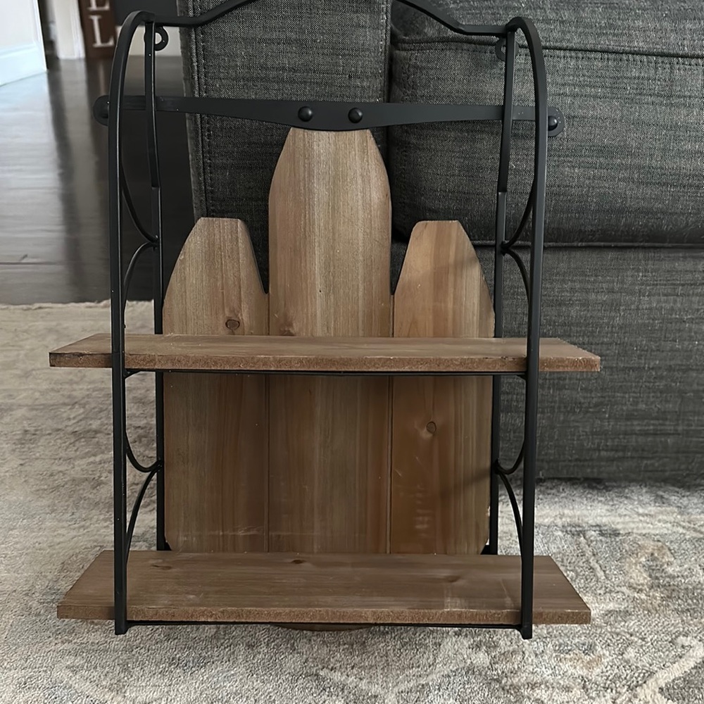 Decocrated Sleigh Shelf